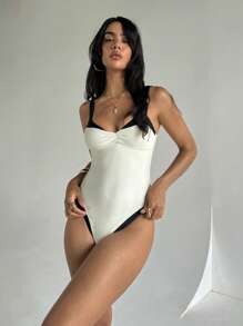 Aloruh 女士春夏新款白色和黑色拼接低胸高开叉性感优雅连体泳衣，适合海滩/度假 - 黑與白 - 查看 4