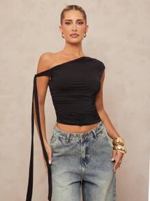 SHEIN x Lina Lumalex 不对称肩部蝴蝶金属装饰褶饰修身女式衬衫 - 黑色 - 查看 1