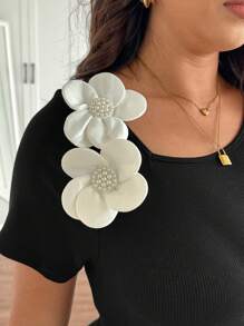 SHEIN Frenchy Body casual con decorazione a fiori 3D e maniche corte, per taglie forti donna - nero - Visualizzare 4