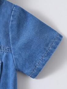 SHEIN Playful Pals Bộ đồ denim xanh mùa hè cho bé trai, áo cardigan tay ngắn ve thời trang kết hợp với quần short, phong cách thường ngày, dáng rộng, thích hợp cho các buổi đi chơi, giải trí tại nhà, thể thao hàng ngày, sự kiện tiệc tùng - Màu xanh nhạt - Xem 5