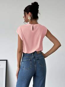 Firerie Blouse ajustée pour femmes avec col montant, épaules asymétriques, manches courtes froncées et style minimaliste élégant pour le bureau et les déplacements. Couleur: blanc - Vieux Rose - Voir 4
