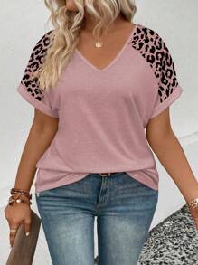 SHEIN 加大码V领豹纹宽松舒适短袖T恤，2025年新款时尚休闲女装 - 粉色 - 查看 5