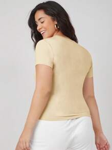 SHEIN BASICS Camiseta informal de mujer de tallas grandes, de unicolor, cuello redondo, manga corta, corte ajustado