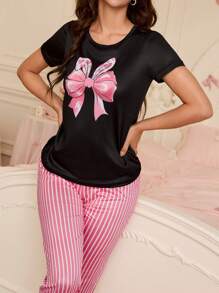 SweetSlumber Conjunto de pijama con top de manga corta de cuello redondo con acento de lazo y pantalones a rayas para mujer