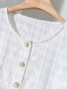 CosyJoli 大码女式 T 恤，纹理面料舒适 T 恤，配有精致纽扣装饰，合身大码 T 恤百搭时尚博主风格