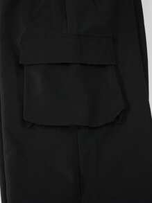 SHEIN Set de 2 piezas: Camiseta con estampado de números y letras con lazo de baloncesto para adolescente, y pantalones cargo negros con bolsillos como conjunto casual de calle