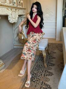 DAZY Conjunto de 2 piezas para mujer: Camiseta sin mangas con cuello en V y volante en el bajo, y falda con estampado floral - Burdeos - Ver 7