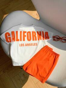 SHEIN Set de 2 piezas de ropa informal deportiva para niño/niña, estilo urbano con estampado de letras, que incluye una camiseta holgada de punto de cuello redondo y unos pantalones cortos de cintura elástica, apta para usar en primavera/verano tanto en casa como al aire libre