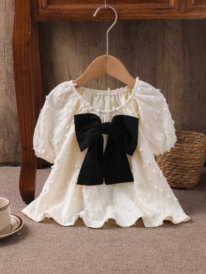 年轻女孩纯色圆领泡泡袖修身休闲衬衫