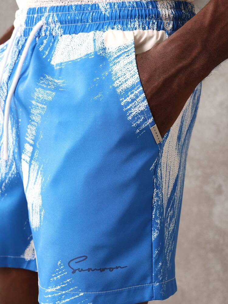 Sportliche, schnelltrocknende Shorts aus Nylon im Regular Fit mit Farbstrich-Printmuster