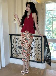 DAZY Conjunto de 2 piezas para mujer: Camiseta sin mangas con cuello en V y volante en el bajo, y falda con estampado floral - Burdeos - Ver 3