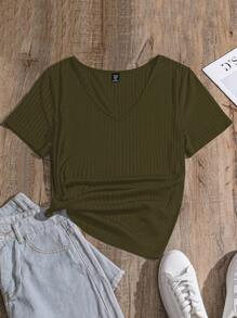 SHEIN Essnce Blusa negra de manga corta con cuello en V y tejido de punto acanalado, diseño básico y entallado, para mujer de talla grande, adecuado para el trabajo y la oficina. - Verde militar - Ver 7