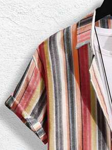 Manfinity RSRT Set de 2 piezas de camisa y pantalones cortos casuales con rayas de contraste para hombres, conjunto de ropa de playa para hombres