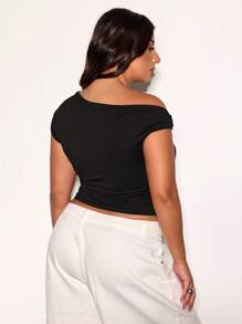 SHEIN BAE Plus Size Women's Spring & Summer Asymmetric Shoulder Ruched Waist Knit Stretchy Blouse, Metal Accessory Top, Suitable For Date, Casual, Graduation, Wedding, Y2K, Music Festival,Y2k Tops,Tops For Summer,Crop Tops Women,Off The Shoulder Top,Summer Tops,Sexy Tops,Short Sleeve Tops Women,Curve Plus Tops,Knit Top,Work Tops - Black - View 2