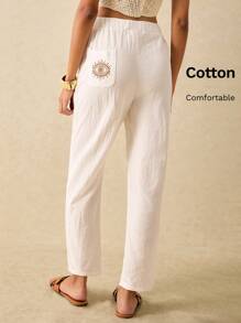 Poéselle Pantalones largos sencillos y básicos para mujer con bordado de patrón de ojo, pantalones blancos de verano, pantalones tipo zanahoria, un esencial chic sin esfuerzo