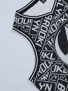 Manfinity Homme Men's All-Over Print V-Neck Tank Top And Pocket Shorts Set, Suitable For Summer - Black - View 5