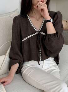 DAZY 女士蕾丝拼接撞色宽松长袖抽绳V领度假衬衫，春夏秋装