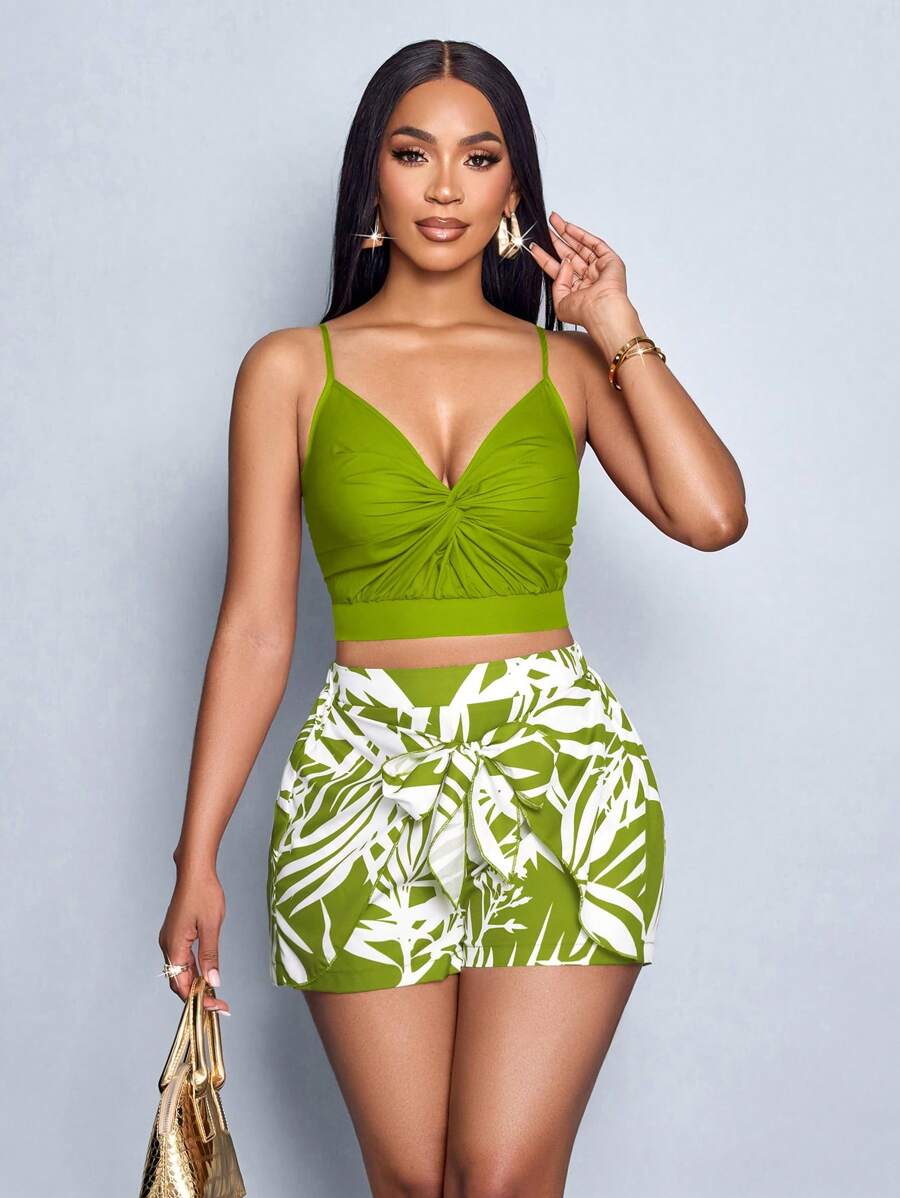 SOLERSUN 女式春夏无袖砖红色花卉印花细肩带扭纹前褶露背上衣和系带前面板短裤两件套梭织西装套装，休闲/度假装 - 綠色 - 查看 1