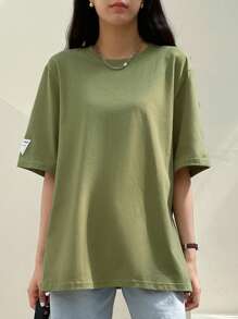 Dazy-Less Letter Patched Detail Split Hem Drop Shoulder Tee Old Money Style Oversized T-Shirt Business Casual Woman Work Clothes - Olive Green - View 3