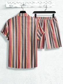 Manfinity RSRT Set de 2 piezas de camisa y pantalones cortos casuales con rayas de contraste para hombres, conjunto de ropa de playa para hombres