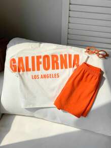 SHEIN Set de 2 piezas de ropa informal deportiva para niño/niña, estilo urbano con estampado de letras, que incluye una camiseta holgada de punto de cuello redondo y unos pantalones cortos de cintura elástica, apta para usar en primavera/verano tanto en casa como al aire libre