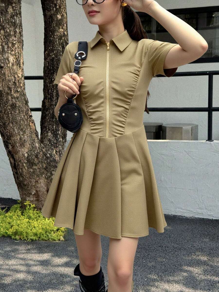 SHEIN 少女简约休闲舒适马球领短袖褶皱连衣裙 - 卡其色 - 查看 1
