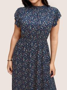 SHEIN LUNE SHEINLUNE Vestido midi de manga corta con estampado floral diminuto para mujer talla grande