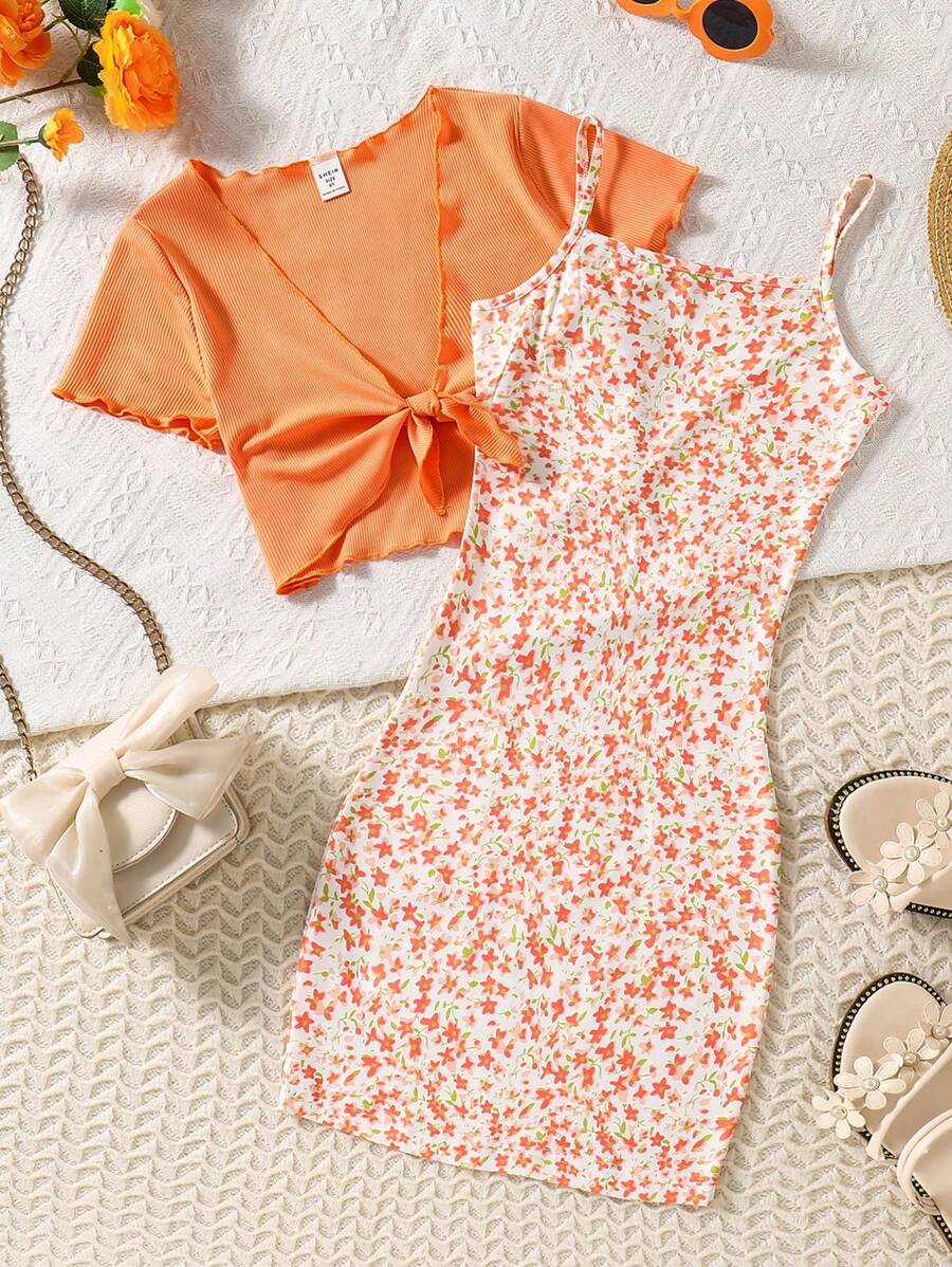 SHEIN Bộ 2 chiếc áo thun tay ngắn màu trơn đơn giản cho bé gái tuổi teen đi nghỉ mát và váy hở vai họa tiết hoa nhỏ nhắn - trái cam - Xem 1