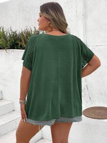 SHEIN CURVE+ Kaos Polos Kasual Ukuran Besar dengan Hiasan Renda, Cocok untuk Musim Panas, Gaya Pedesaan, Liburan Pantai, dan Pakaian Pantai. - Hijau - View 2
