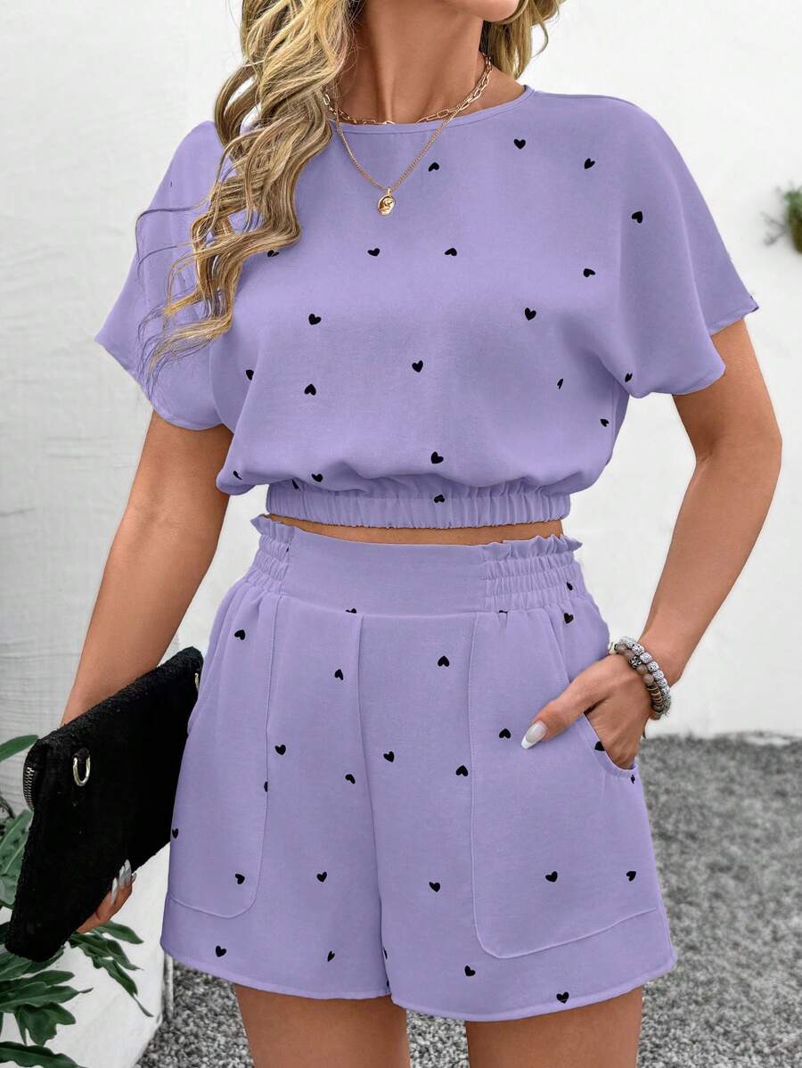 SHEIN LUNE 杏色纽扣衬衫和黑色心形印花短裤两件套女士服装套装，适合情人节约会和春季