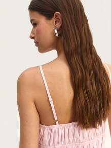 Nöista Robe de lin à fente rose avec nœud papillon, coutures froncées et fermeture à glissière invisible sur le côté. Parfaite pour le printemps, l'été ou les occasions de Pâques. Couleur rose pastel.