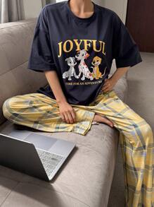 DAZY Conjunto de pijama informal para mujer con camiseta estampada con cachorro y letras, a juego con pantalones holgados de cuadros