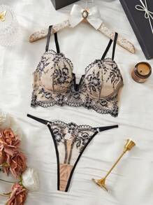 SHEIN 2 件套前刺绣 V 领无钢圈内衣文胸和内裤套装，时尚夏季款式