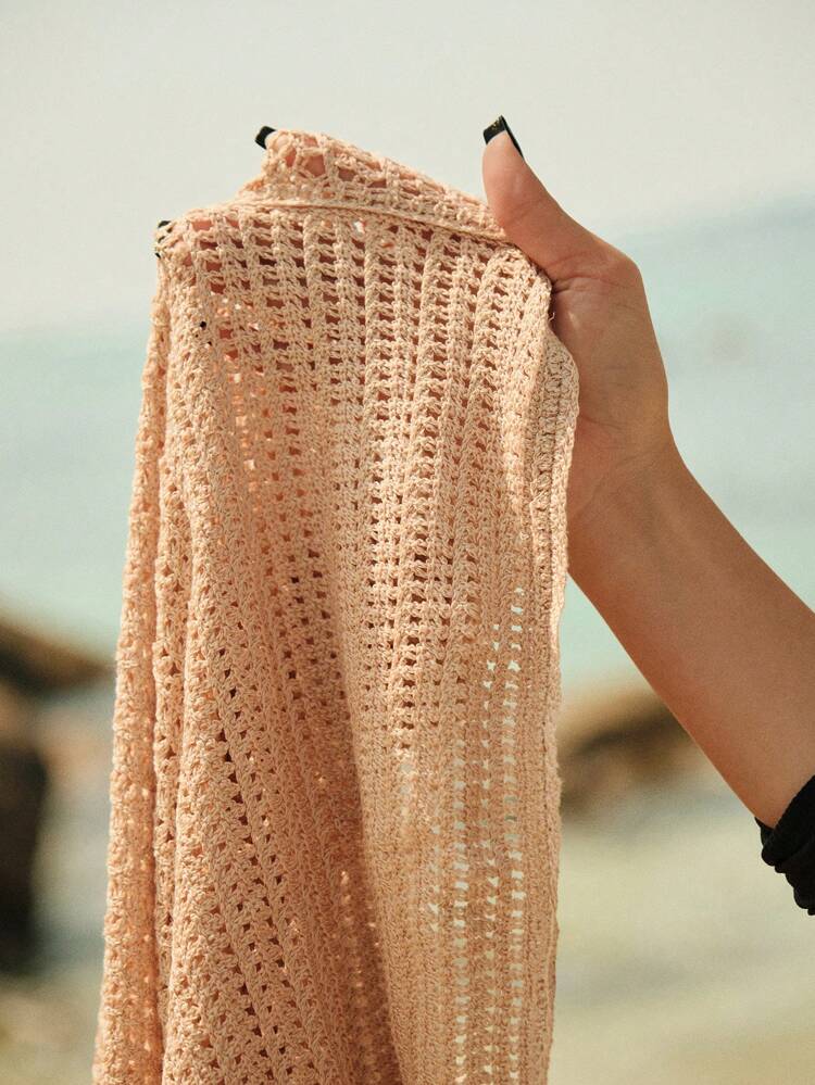 Robe à décor floral sans manches avec une queue de poisson et un design avec découpes