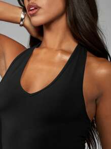 MISSGUIDED Halter Neck Cropped Tank Top Sleeveless Plunge V-Neck Summer Workout Yoga Athletic Basic Casual Club Festival Essential - Black - View 5