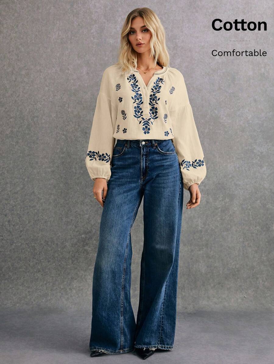 Poéselle 女士花卉刺绣 V 领灯笼袖衬衫 - 杏色 - 查看 1