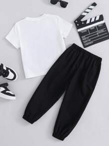SHEIN Leap Crew 2 件套男童休闲字母 & 狮子图案短袖 T 恤和裤子套装 - 黑色 - 查看 2
