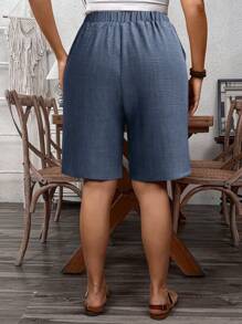 SHEIN LUNE Pantalones cortos de talla grande para mujer con estilo francés, casuales, de vacaciones/para la oficina, de unicolor, con decoración de botones y bolsillos - Neblina azul - Ver 2