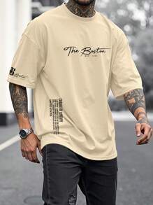 Manfinity LEGND Camiseta de cuello redondo casual de talla grande para hombres en color caqui, con un diseño minimalista de elegantes fuentes manuscritas en tinta negra en la camisa. La tela se ve suave, dando una sensación de uso casual y de moda. El aspecto general es sencillo y moderno, centrado en el minimalismo y la funcionalidad. Convirtiéndolo en una prenda casual y con estilo, también un excelente regalo para novios o esposos. Una camiseta de cuello redondo de moda adecuada para amigos casuales jóvenes y maduros, y parejas.