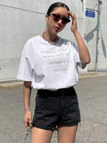 DAZY 字母浮雕落肩 T 恤 杰出的天才不屑于走人迹罕至的道路，他寻求迄今为止尚未探索的领域并思考 - 白色 - 查看 6