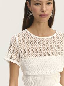 Nöista Elegante blusa de encaje a crochet con detalle de fruncido y mangas cortas. Perfecta para primavera-verano, eventos nupciales, graduaciones y looks de Pascua.