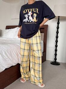 DAZY Conjunto de pijama informal para mujer con camiseta estampada con cachorro y letras, a juego con pantalones holgados de cuadros