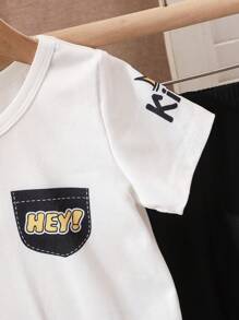 SHEIN Playful Pals 2件組 幼童男童口號圖案印花白色針織短袖T恤與黑色工裝長褲套裝 夏季休閒海灘時尚度假套裝 - 彩色 - 查看 7