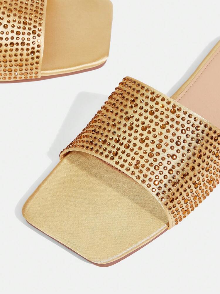 CUCCOO TILAWA Sandálias Planas Femininas Vermelhas com Fivela de Metal na Moda