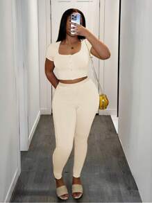 Slaydiva Nuevo conjunto de dos piezas para mujer: camiseta deportiva básica de cuello en U de manga corta con botones y pantalón deportivo slim con puños elásticos en el diseño, en estilo amarillo de punto primavera/verano