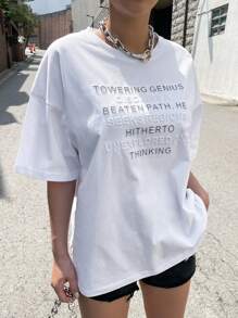 DAZY 字母浮雕落肩 T 恤 杰出的天才不屑于走人迹罕至的道路，他寻求迄今为止尚未探索的领域并思考 - 白色 - 查看 9