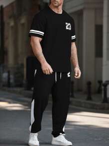 Manfinity Homme Bộ quần áo thun in số sọc màu tương phản cỡ lớn cho nam - màu đen - Xem 3