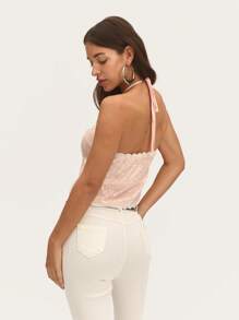 Nöista 带有精致亮片和扇形边缘的淡粉色露背上衣非常适合夏季造型和毕业服装。 - 淺粉色 - 查看 2