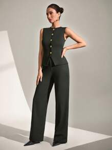 Costume décontracté femme composé d'un gilet unicolore boutonnage simple et d'un pantalon