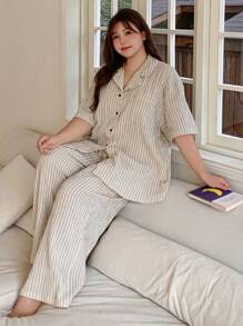 Dazy Plus 大码条纹宽松翻领短袖上衣和裤子睡衣套装 - 黑與白 - 查看 6